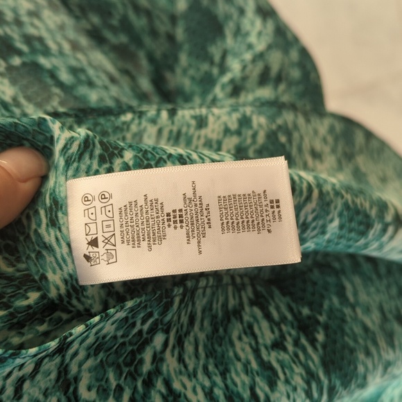 Michael Kors blouse. Size S. NWOT. Green snake skin print - Picture 9 of 9